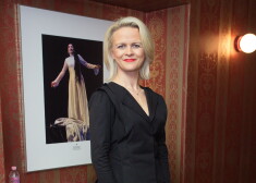 Ērģelniece Iveta Apkalna uz skatuves kāpj tikai Latvijā darinātos tērpos