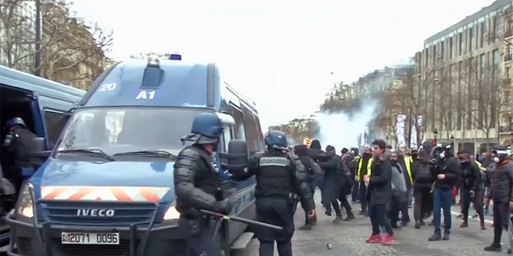 Francijas lielpilsētu centros aizliegti "dzelteno vestu" protesti, lai ierobežotu vardarbību un laupīšanas