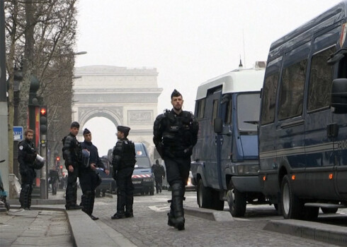 Francijā tūkstošiem policistu ir gatavi apslāpēt vardarbīgus "dzelteno vestu" protestus