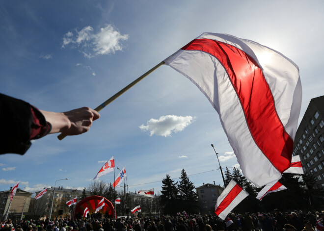 Opozīcijas demonstrācijā Minskā piedalās 2000 cilvēku