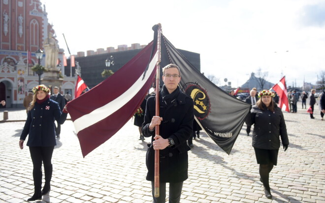 Komunistiskā genocīda upuru piemiņas dienas gājiens no Latvijas Okupācijas muzeja līdz Brīvības piemineklim.