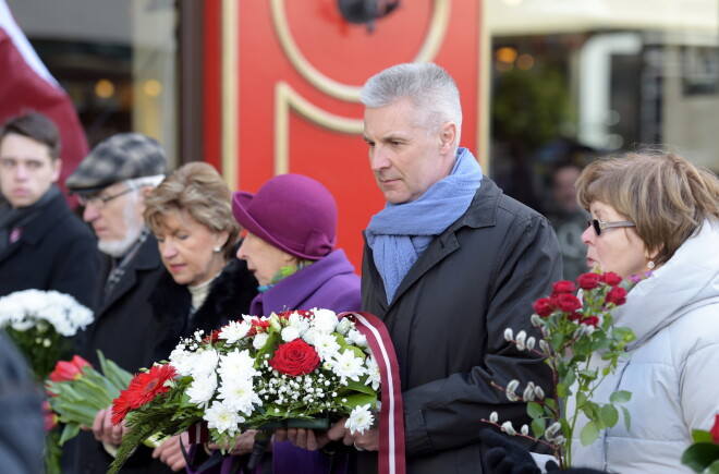 Aizsardzības ministrs Artis Pabriks piedalās Komunistiskā genocīda upuru piemiņas dienas gājienā no Latvijas Okupācijas muzeja līdz Brīvības piemineklim.