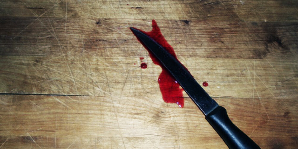 В школе девочка ударила одноклассницу ножом в живот за плохой тон