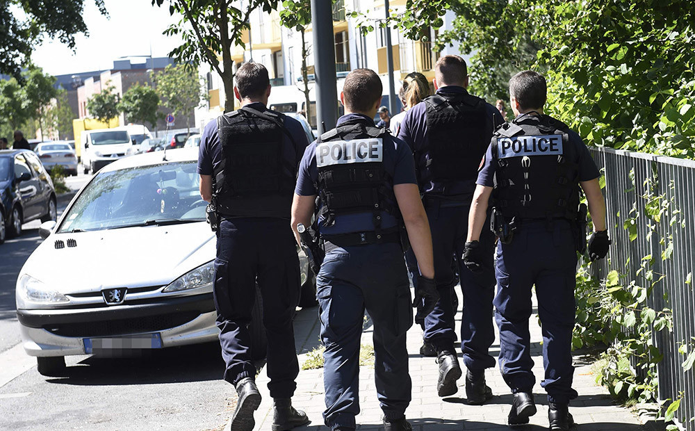 Baumas par sieviešu un bērnu nolaupīšanu Francijā izprovocējušas uzbrukumus čigāniem