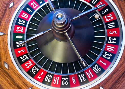 Lielus azartspēļu laimestus deklarējušā muitas uzrauga Vinokurova lieta nodota kriminālvajāšanai