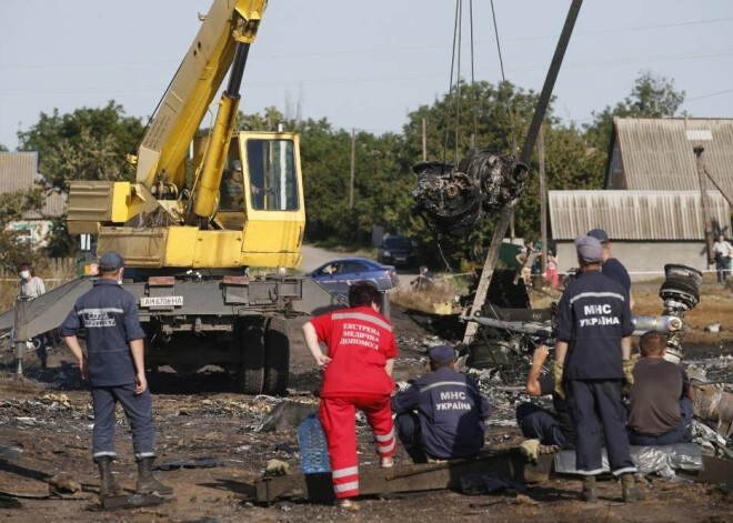 Austrālija un Nīderlande sākušas sarunas ar Krieviju par Malaizijas lidmašīnas notriekšanu