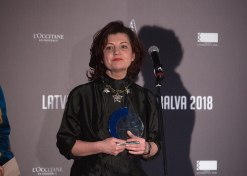 Noskaidroti "Latvijas modes gada balvas 2018" ieguvēji; izcilnieku vidū arī "Pastaiga.ru" un "Honeymoon High"