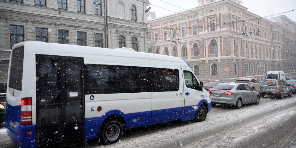 “Rīgas satiksme” vienojas ar “Rīgas mikroautobusu satiksmi” par iespējamām izmaiņām minibusu kustībā