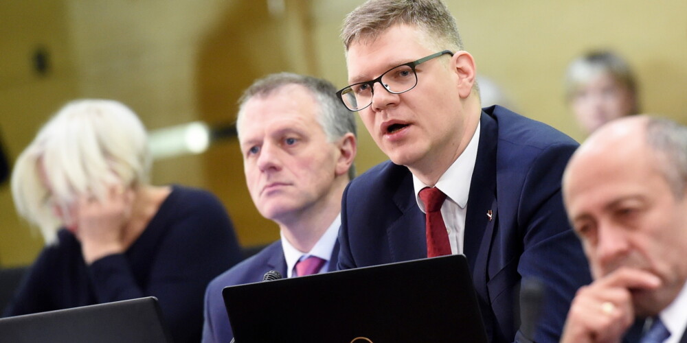 "Vaimanu koris", "Ušakova izvadīšana" un "veci solījumi": iekarsušie deputāti Rīgas domē augstos toņos spriež par budžeta sadali