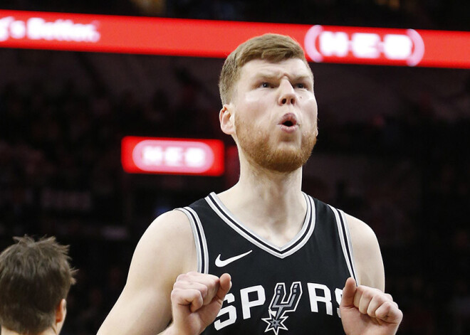 Dāvim Bertānam deviņi punkti, "Spurs" iemūžina Džinobili numuru un uzvar