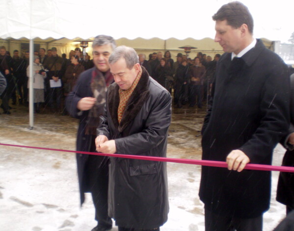 2009. gada janvāris. Ādas mētelī ar kažokādas apkakli Lembergs kopā ar toreizējo vides ministru Raimondu Vējoni atklāj SIA Bio-Venta biodīzeļdegvielas rūpnīcu.