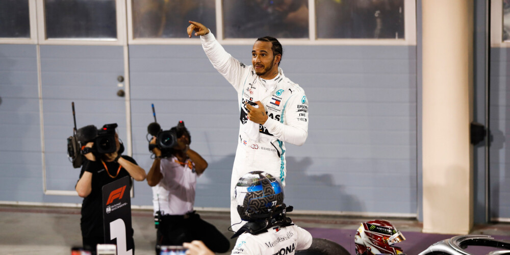 Kārtējās "Ferrari" neveiksmes ļauj Hamiltonam uzvarēt Bahreinā