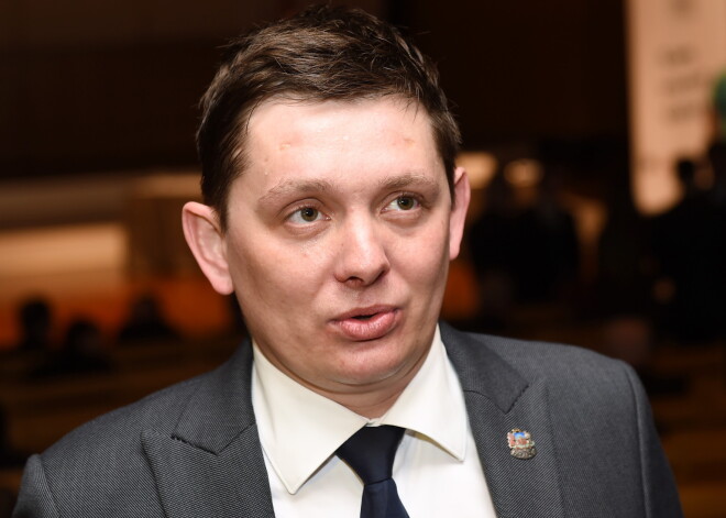 Kaimiņš: Ķezberei par dzimumu diskriminējošiem izteikumiem būtu publiski jāatvainojas Juhņēvičai