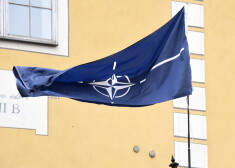 NATO karogs.