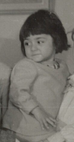 Una Olševska meklē māsu Diti. Meitenes vēl mazotnē viena no otras tika nošķirtas bērnunamā.