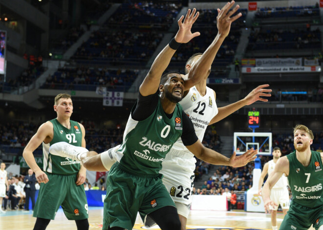 Kauņas "Žalgiris" ar vēsturisku uzvaru liedz Strēlnieka "Olympiacos" iekļūt Eirolīgas izslēgšanas spēlēs