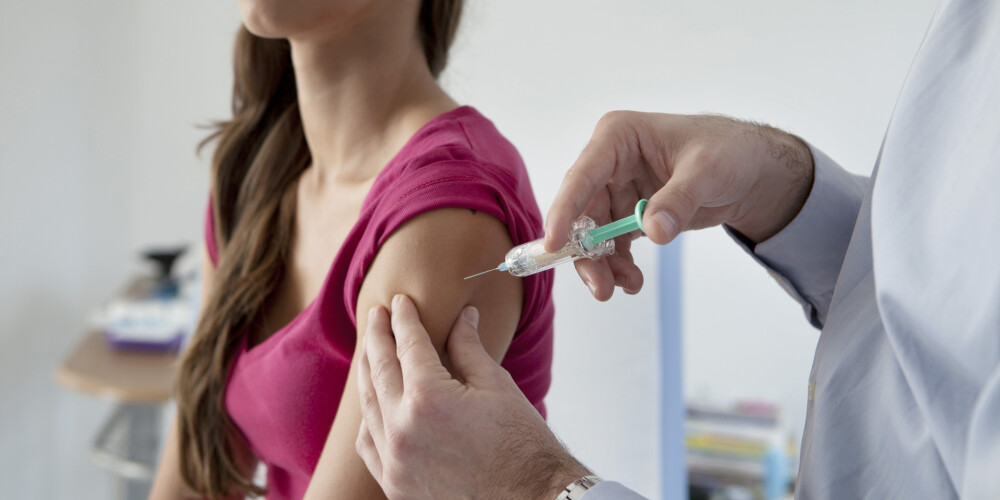 "Mirst jaunas sievietes!" - mediķi atklāti par dzemdes kakla vēža profilaksi Latvijā un vakcināciju nepieciešamību