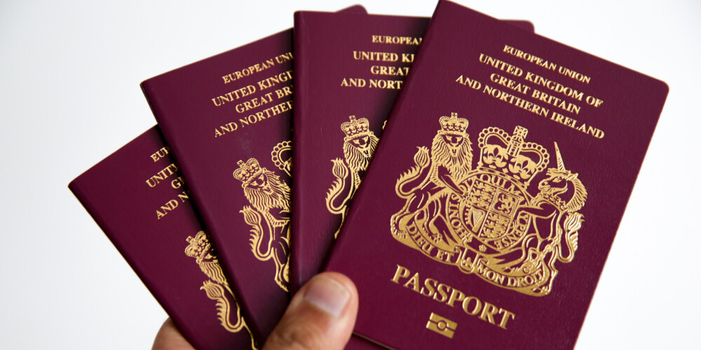 Lielbritānijā sāk izdot pases bez vārdiem "Eiropas Savienība" uz to vāciņiem