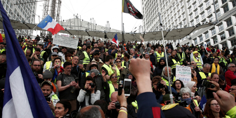 Francijā 21. sestdienu notiek "dzelteno vestu" protesti