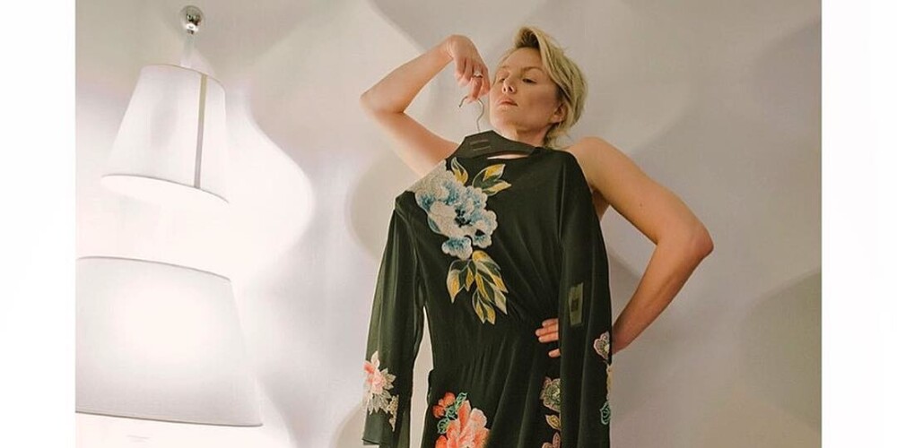 Обнаженная Рената Литвинова пошутила о новом способе носить платья