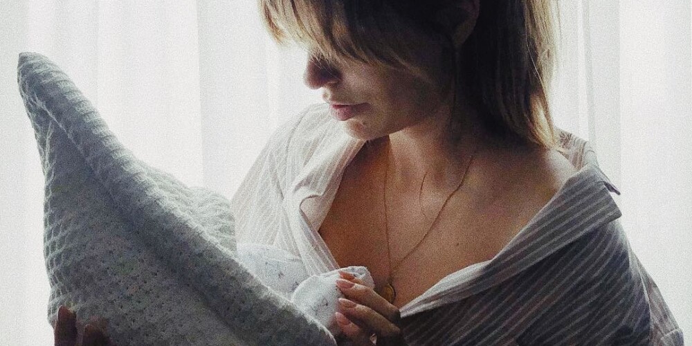 Александра Савельева показала первое фото с новорожденным сыном