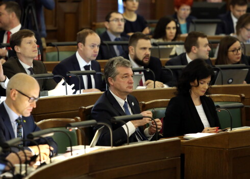 Koalīcijas frakciju vairākums nepieciešamības gadījumā atbalstītu Zakatistova izdošanu kriminālvajāšanai.