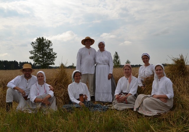 21. aprīlī no pulksten 9.00 līdz 17.00 Āgenskalna apkaimes iedzīvotāji ar folkloras kopu “Grodi” un topošajiem mūziķiem – Bigbenda skolas audzēkņiem Lieldienas tiek aicināti svinēt Āgenskalna tirgū.