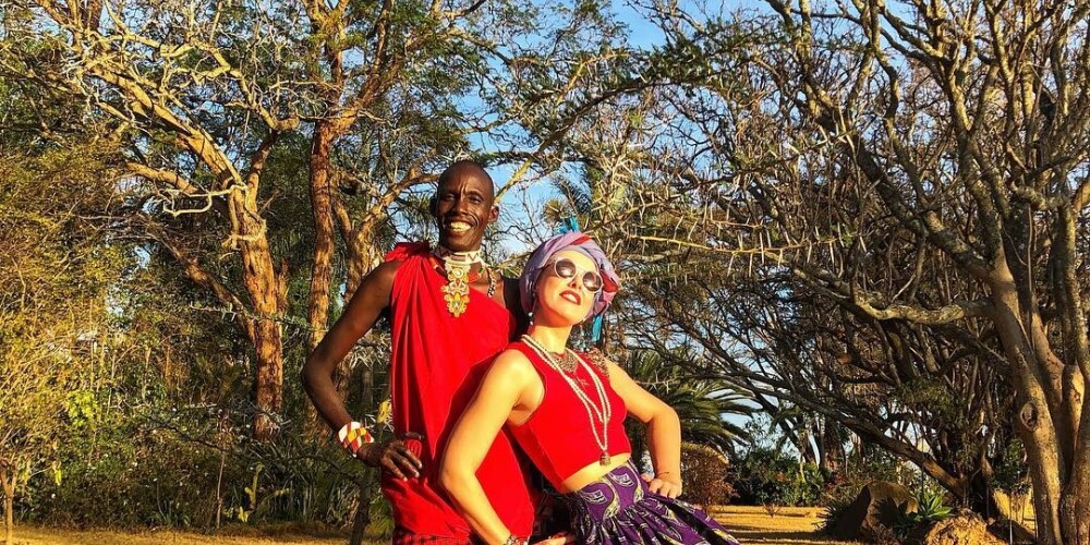 «Полностью влюблена»: Ксения Собчак показала фото с кенийским мужчиной