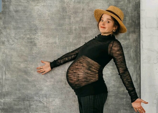 «Уже никто не сглазит»: звезда Comedy Woman Наталия Медведева впервые показала себя беременной