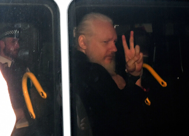 Asanžs tika aizturēts pēc tam, kad Ekvadora atsauca viņam piešķirto politisko patvērumu.