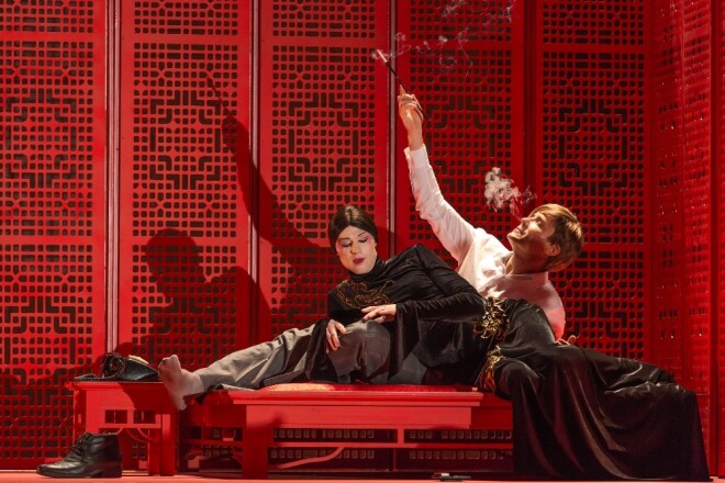 Dainis Grūbe un Juris Žagars Dailes teātra izrādē "M.Butterfly".