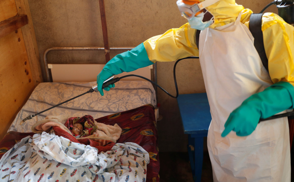 Ebolas vīrusa uzliesmojums Kongo DR varētu kļūt par globālu ārkārtas situāciju; mirušo skaits pārsniedzis 700