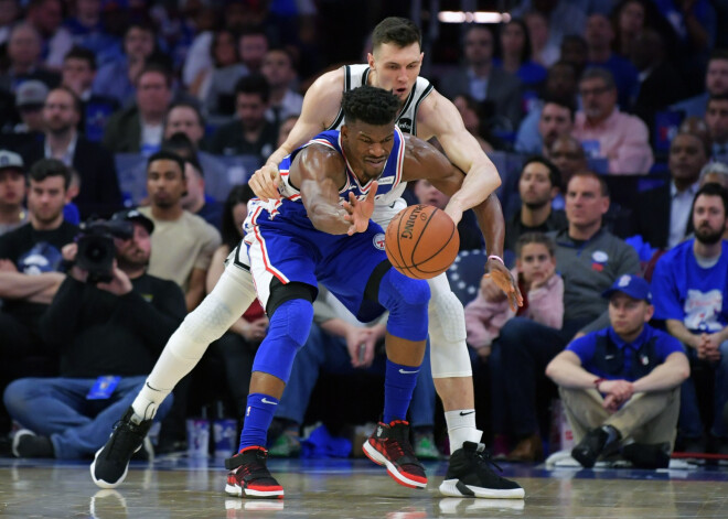 Kurucs NBA izslēgšanas turnīrā debitē ar uzvaru pret spēcīgo "76ers"