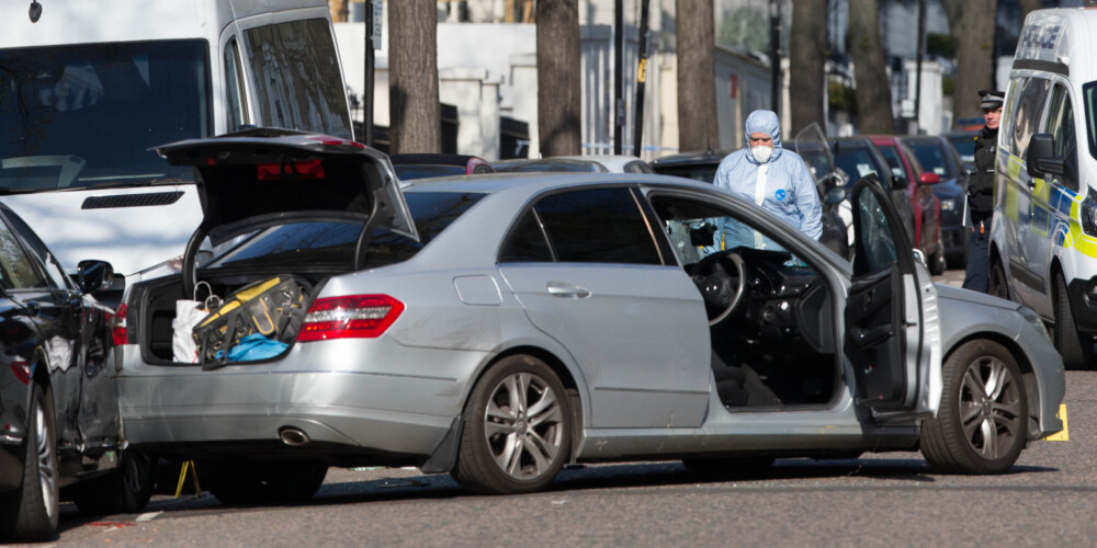Vīrietis, kurš taranēja Ukrainas vēstnieces mašīnu, nonāks psihiatriskajā slimnīcā