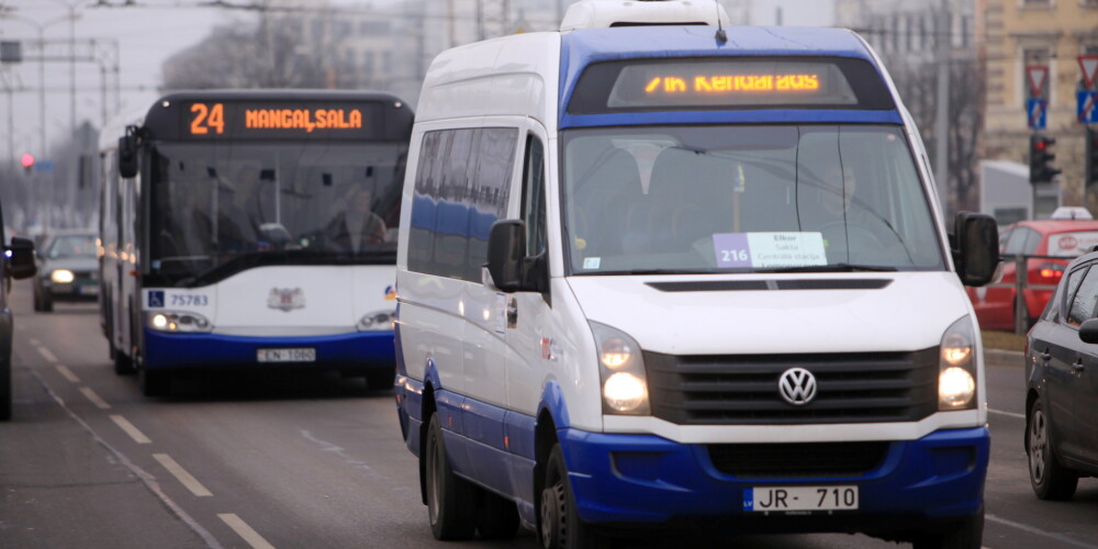 Jautājumā par invalīdu pārvadājumiem Rīgas sabiedriskajā transportā iesaistīta arī Valsts policija
