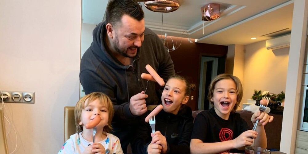 Сергей Жуков познакомил детей с лидером группы Rammstein