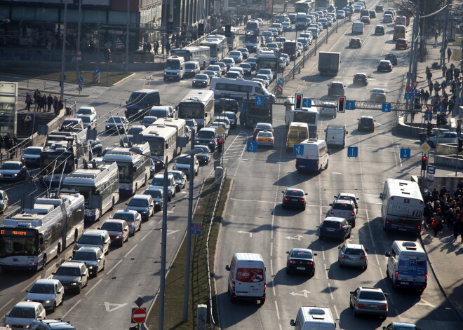 No 2022.gada maija automašīnas būs jāaprīko ar obligātām drošības tehnoloģijām