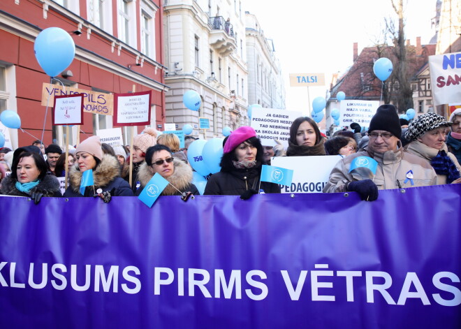 Pedagogi apsver trīs iespējamos streika laikus