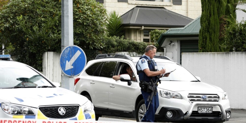 Mēnesi pēc slaktiņa Jaunzēlandē pazemina terorisma draudu līmeni