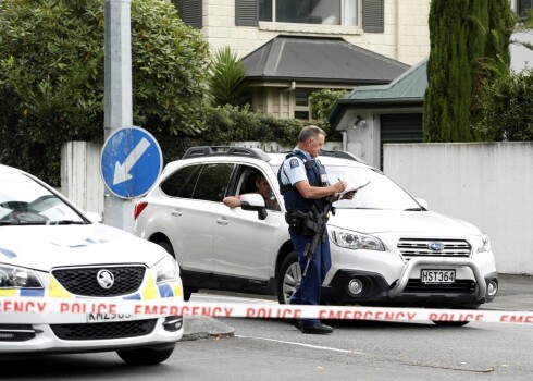 Mēnesi pēc slaktiņa Jaunzēlandē pazemina terorisma draudu līmeni