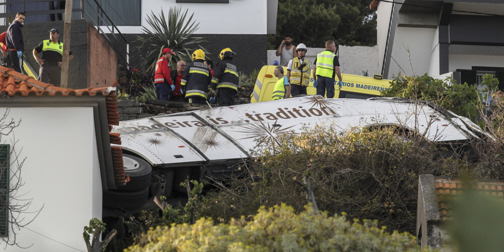 Traģēdija tūristu iecienītajā Madeirā: apgāžas autobuss, mirst 29 cilvēki