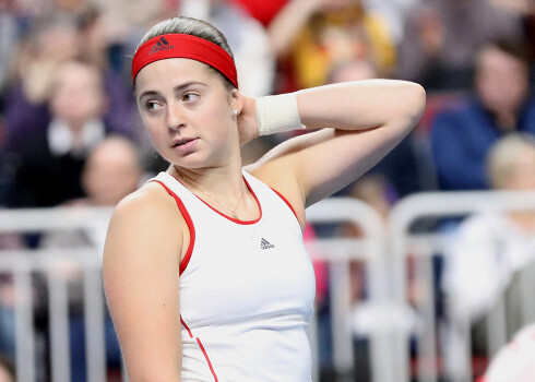 Aļona Ostapenko ar Petkoviču karjeras laikā tikusies divas reizes, abās izcīnot uzvaras.