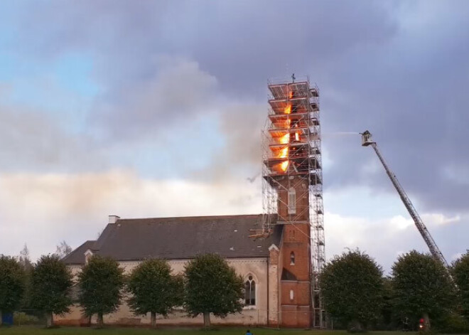 Pēdējo 19 gadu laikā zilās liesmās degušas arī Latvijas kristiešu baznīcas