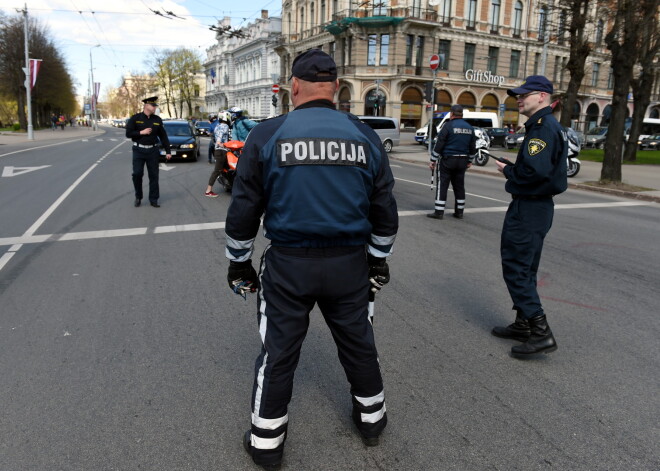 Policija uz ceļiem sāk masveida pārbaudes