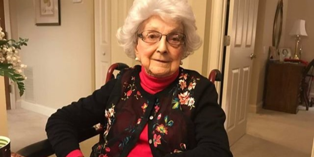 Секрета долголетия нет: 109-летняя американка пьет вино и "просто живет"