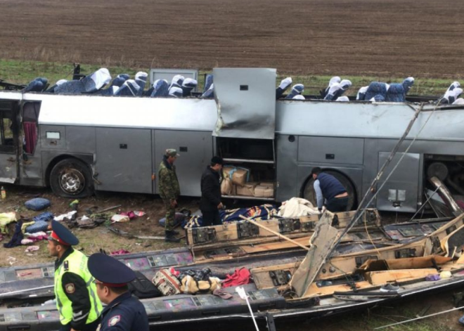 В Казахстане 11 человек погибли в ДТП с участием пассажирского автобуса