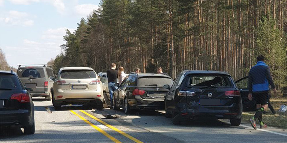 Uz Rīgas-Siguldas šosejas notikusi 5 automašīnu sadursme; ir cietušie