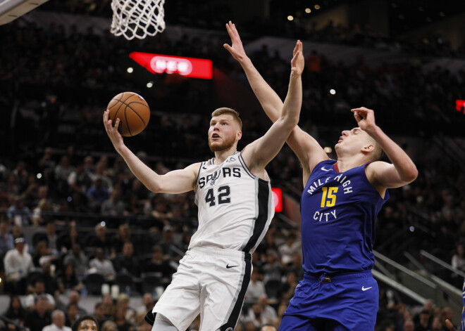 Bertānam pieci punkti "Spurs" zaudējumā NBA izslēgšanas turnīra sērijas ceturtajā spēlē