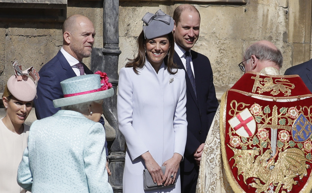 FOTO: britu karaliskā ģimene karalienes Elizabetes dzimšanas dienā apmeklē Lieldienu dievkalpojumu