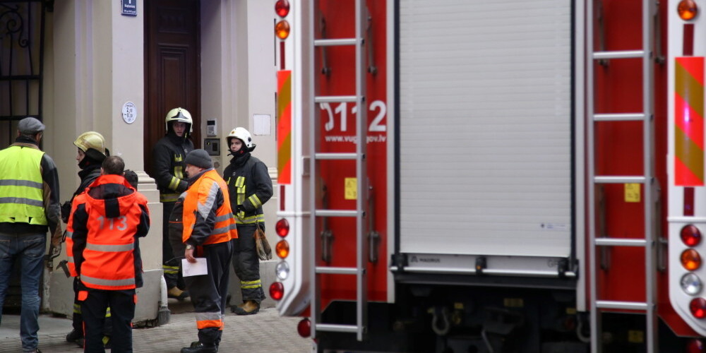 В Риге из горящего дома спасено два и эвакуировано пять человек